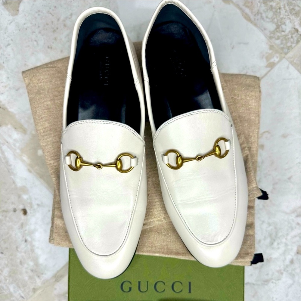 Gucci Horsebit Loafers in white leather. Size 7.5